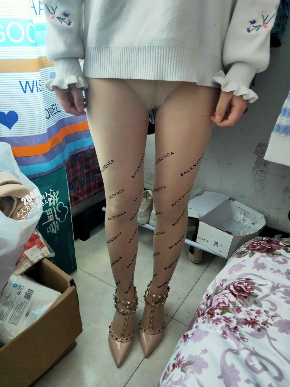 河南的小母狗，真实自拍（30p）