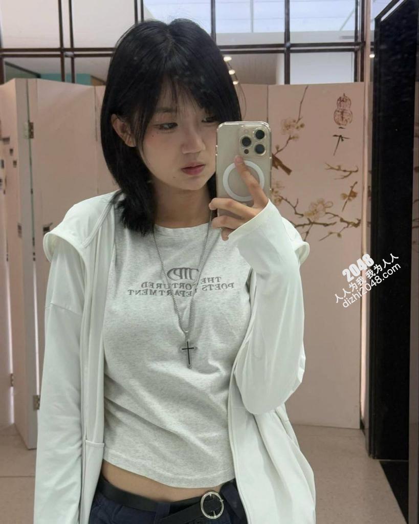 纤细身材可爱风美少女【30p】
