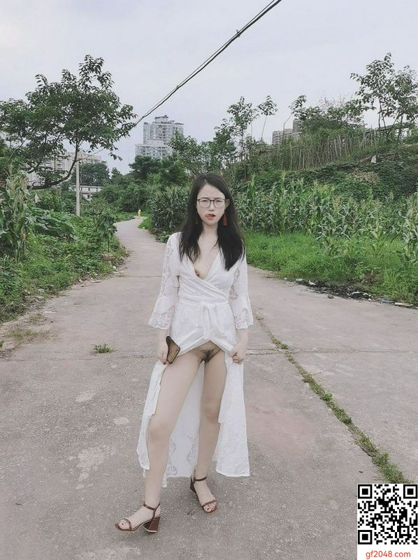 據菸酒表明戴眼鏡的妹子比不戴的更騷  (11P)