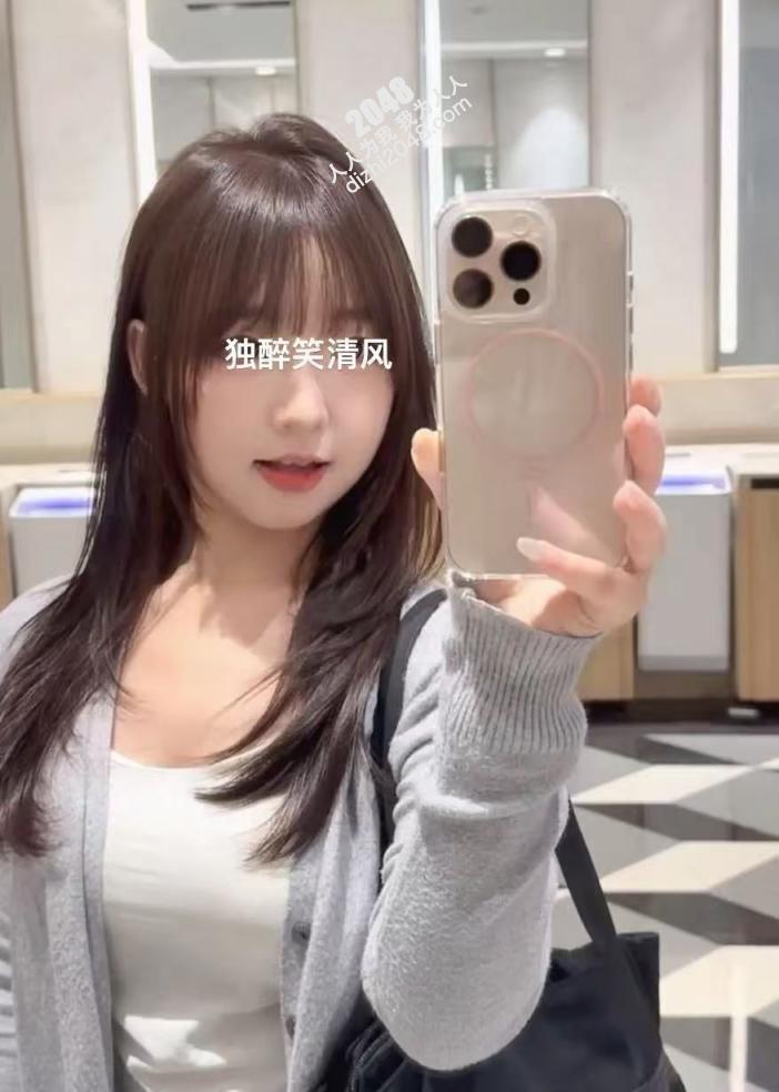 眼睛这里轻微马赛克，长得还不错【21P】