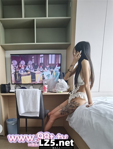 冠绝堂里的顶级美腿 清纯JK加笔直超长美腿 极品排骨身材 学妹气息铺面而来 谁能想到私下是个超级骚货小母狗呢【37P+手势验证】