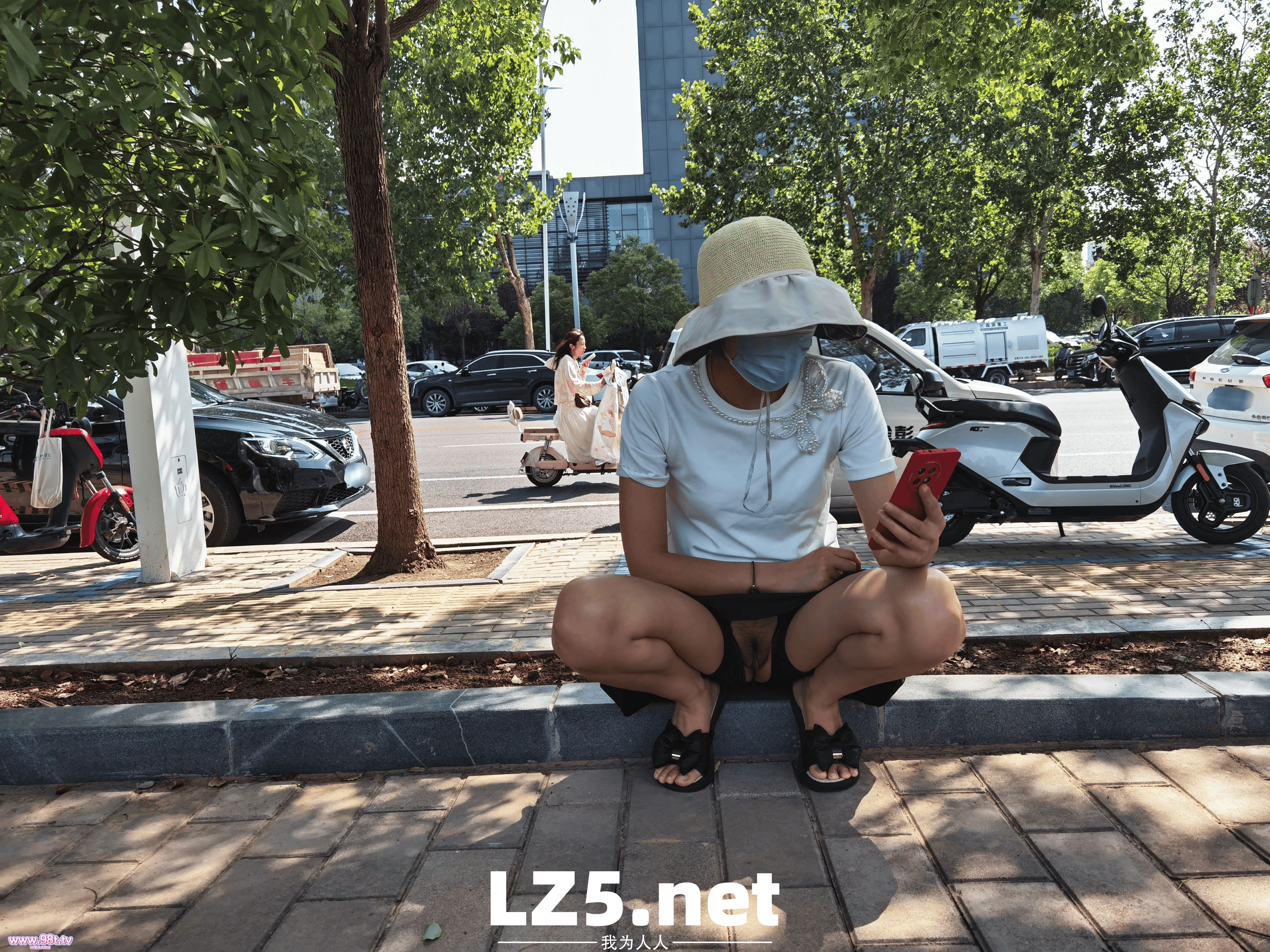 露脸人妻外拍15[33p]
