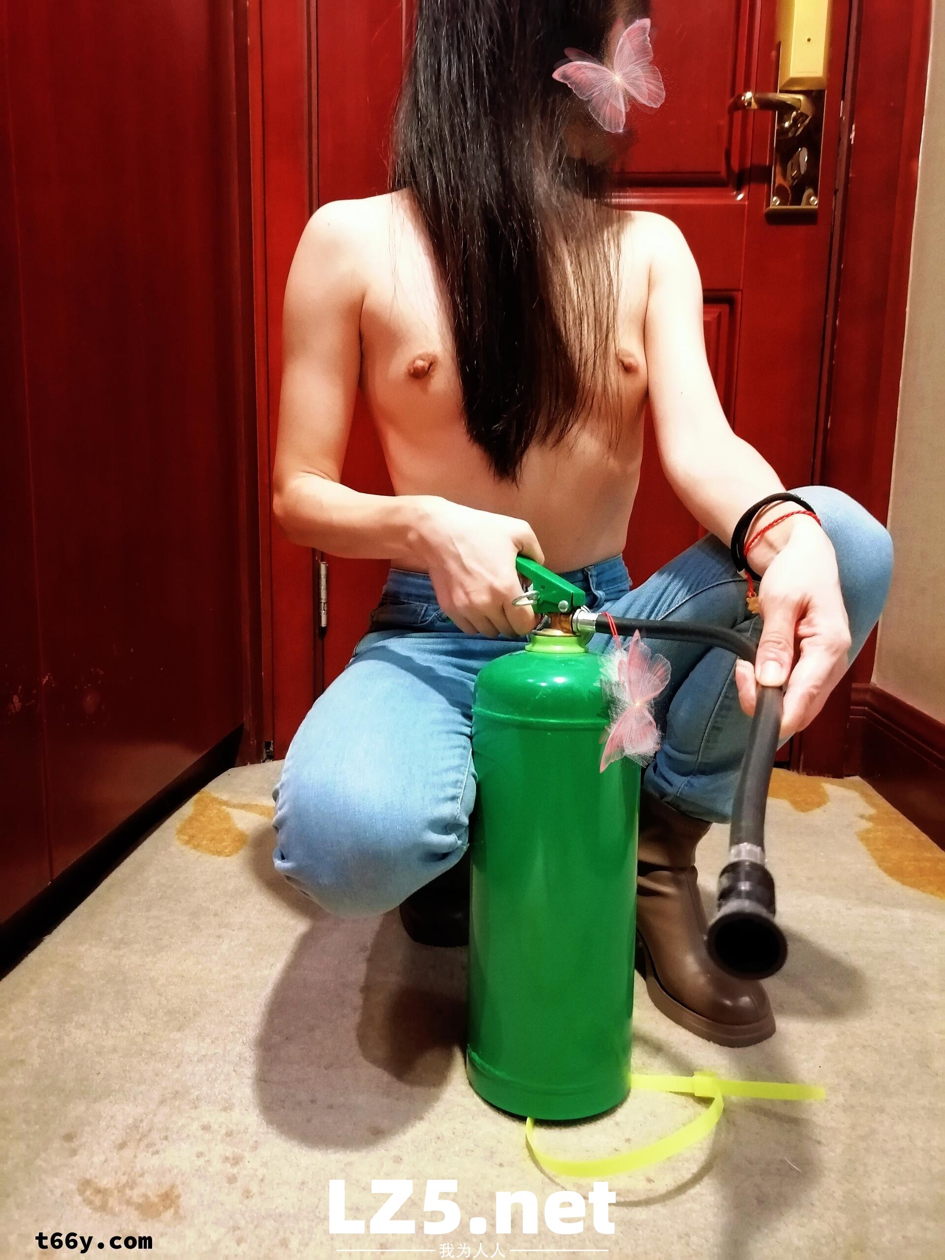 [原创 手势认证]中年夫人的风韵之展示她那熟透的身体，并熟练为你泄火技艺[33P]