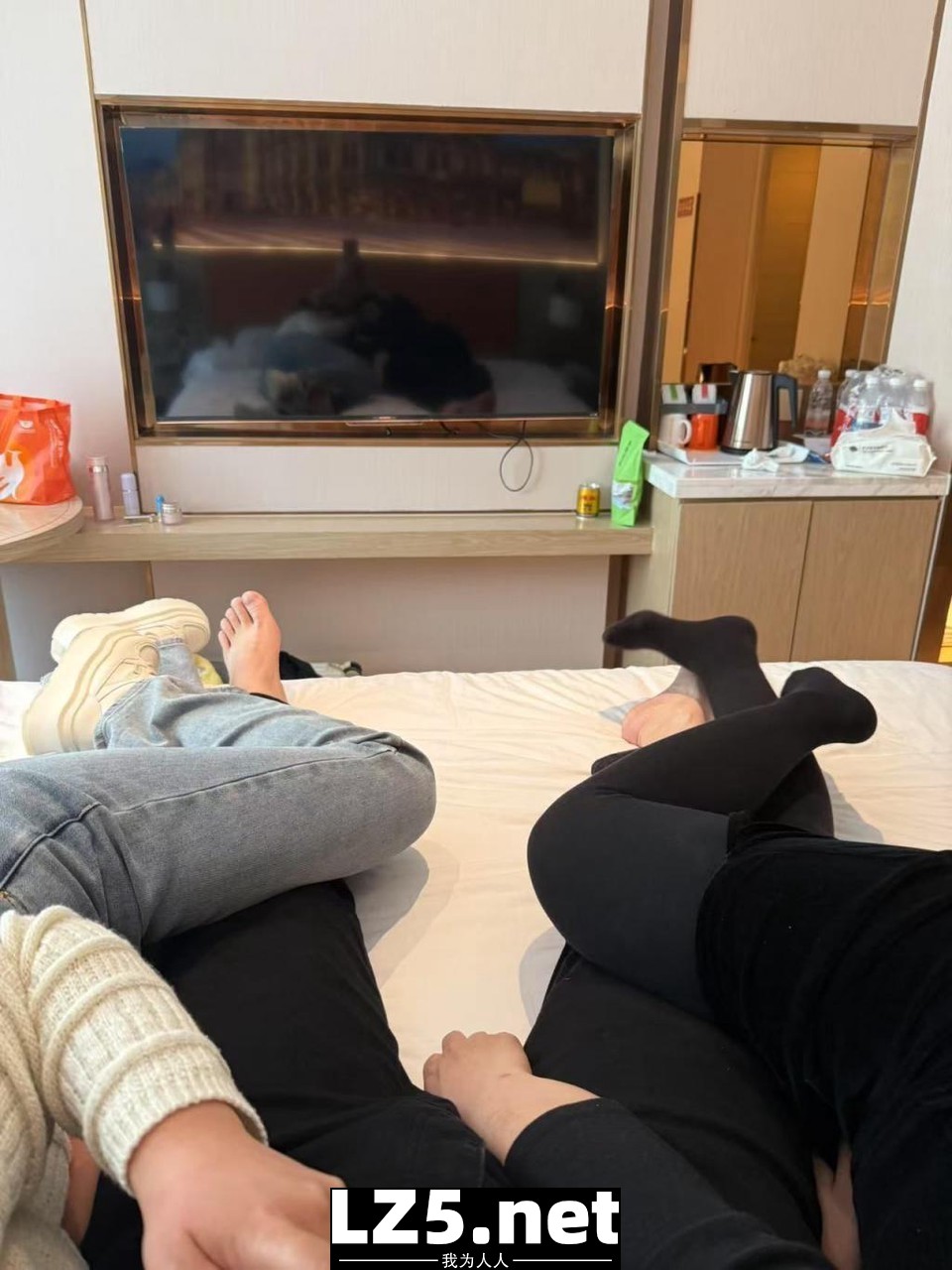 與兩條母狗的一次雙飛  (17P)