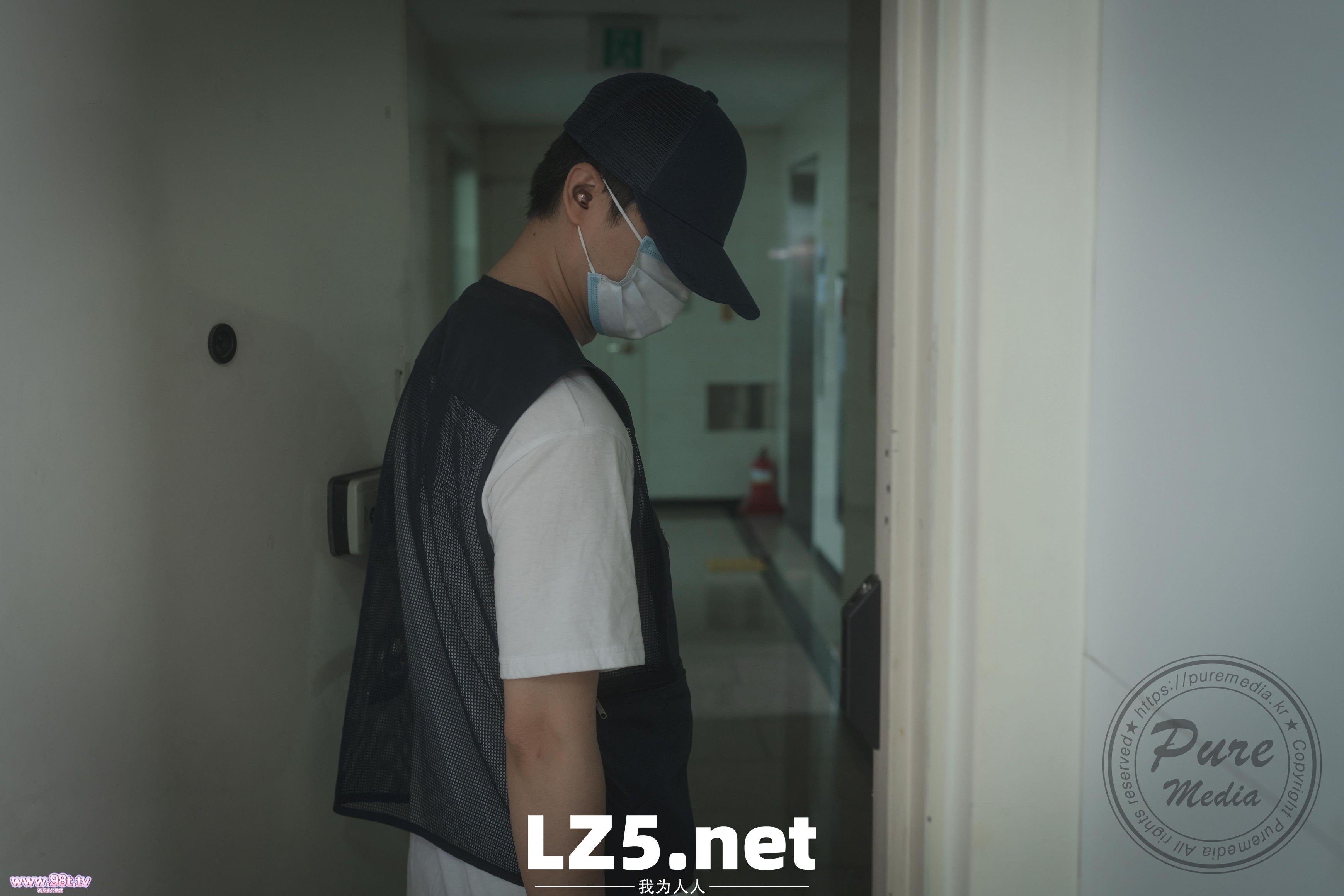 yeha女神早上送我出门后和快递小哥做饭[158P]