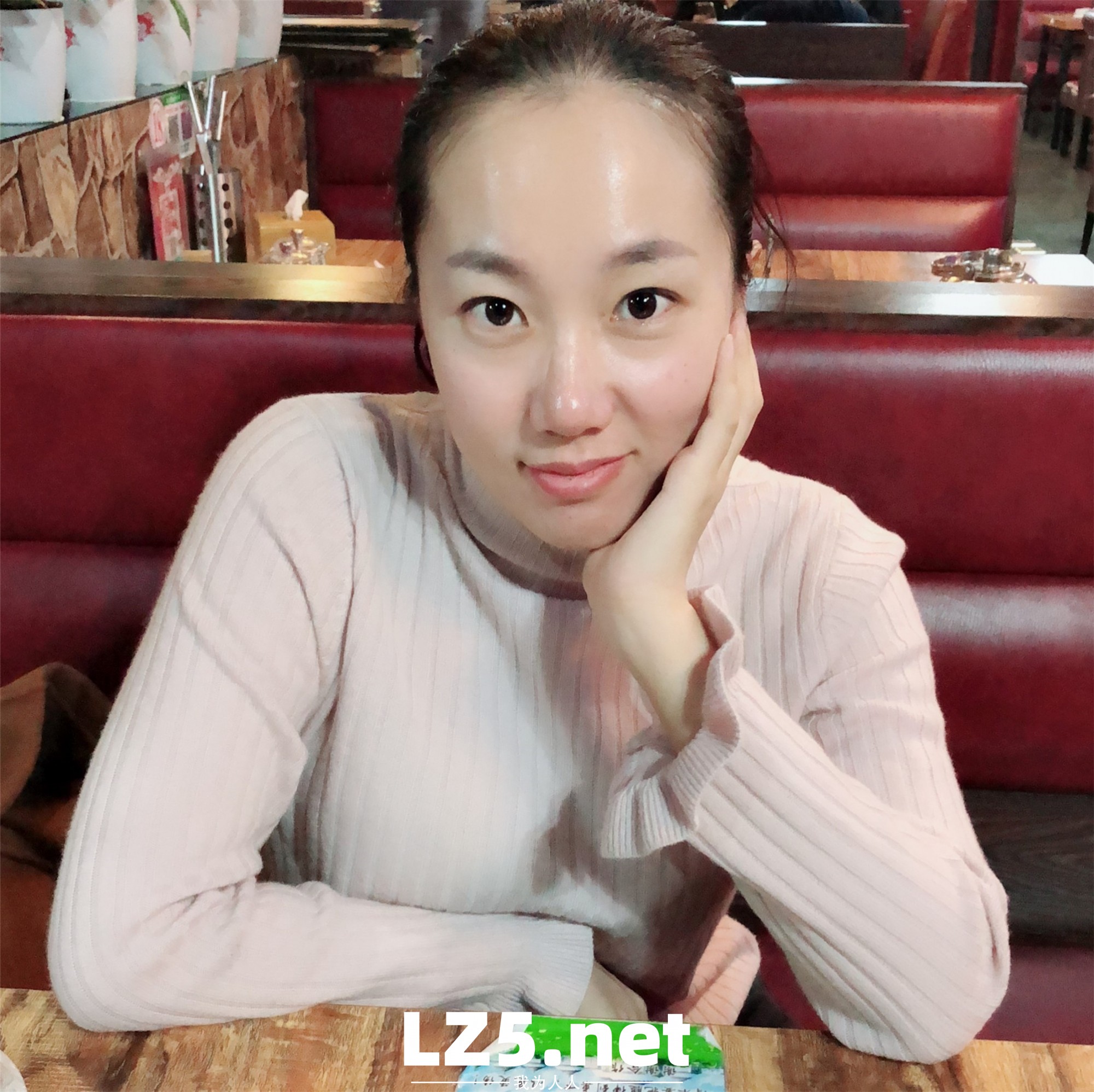 美豔人妻劉珊,云盤海量私拍流出,十年淫片見證嬌娃騷化曆程  (438P)