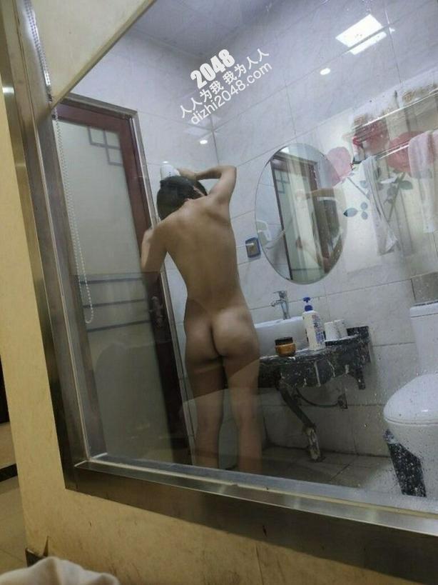 被少妇吸到老二超级硬只好疯狂操她[15P]