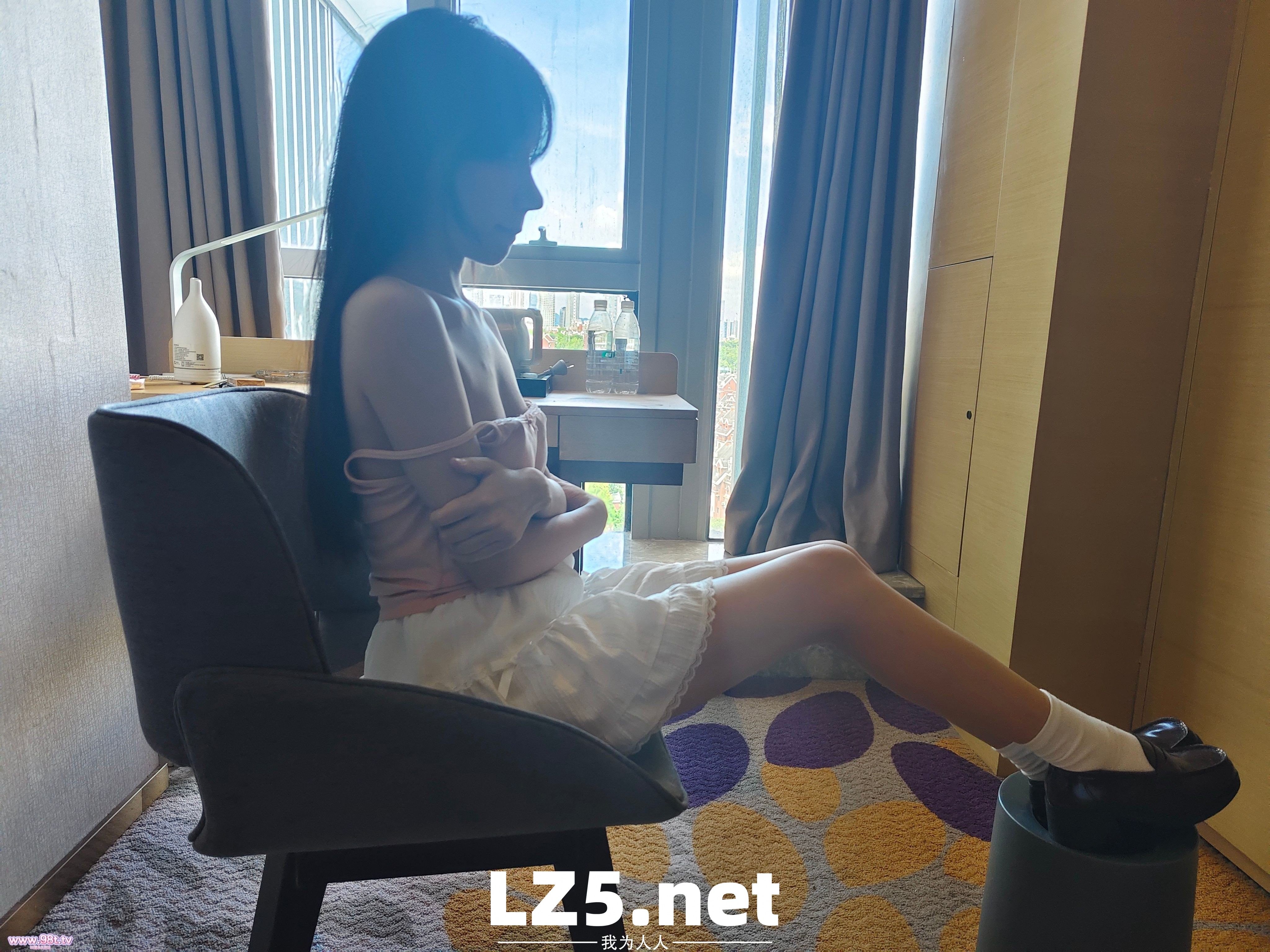 女神的短裙吊带，是不是你的最爱?【46P+手势验证】