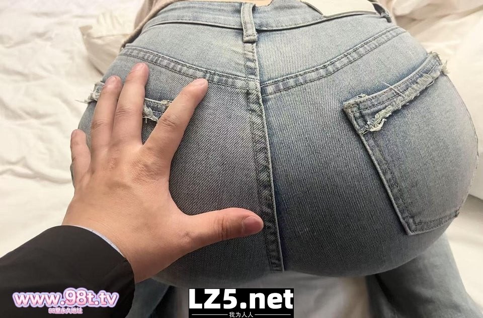 应女大邀请破处，给与女大情绪价值和体验拉满，细腰肥臀，冷白皮，粉嫩的小骚逼紧得让人心疼[23P]