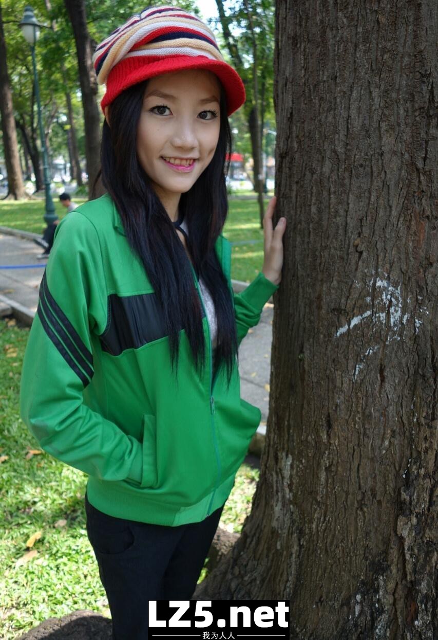瘦瘦的年輕妹妹自拍  (15P)