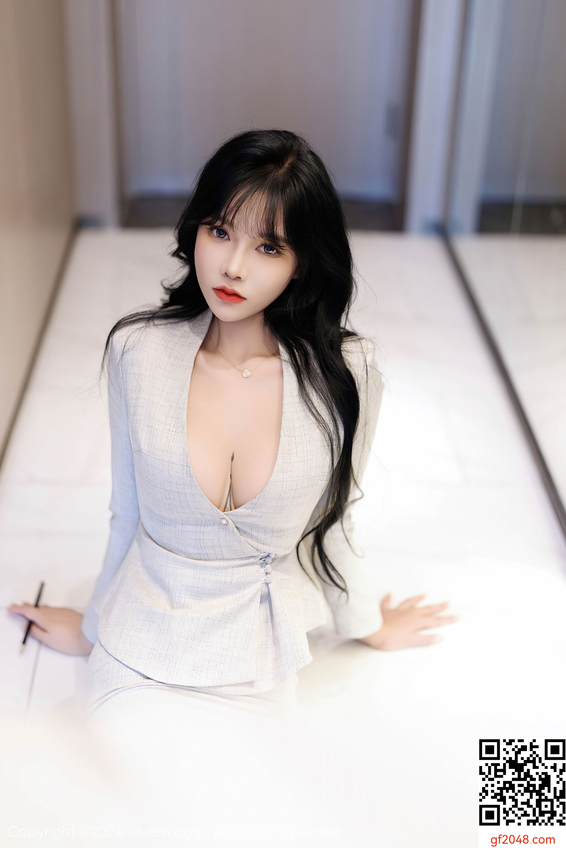 [XiuRen秀人网] No.9398 娜比 丝袜短裙