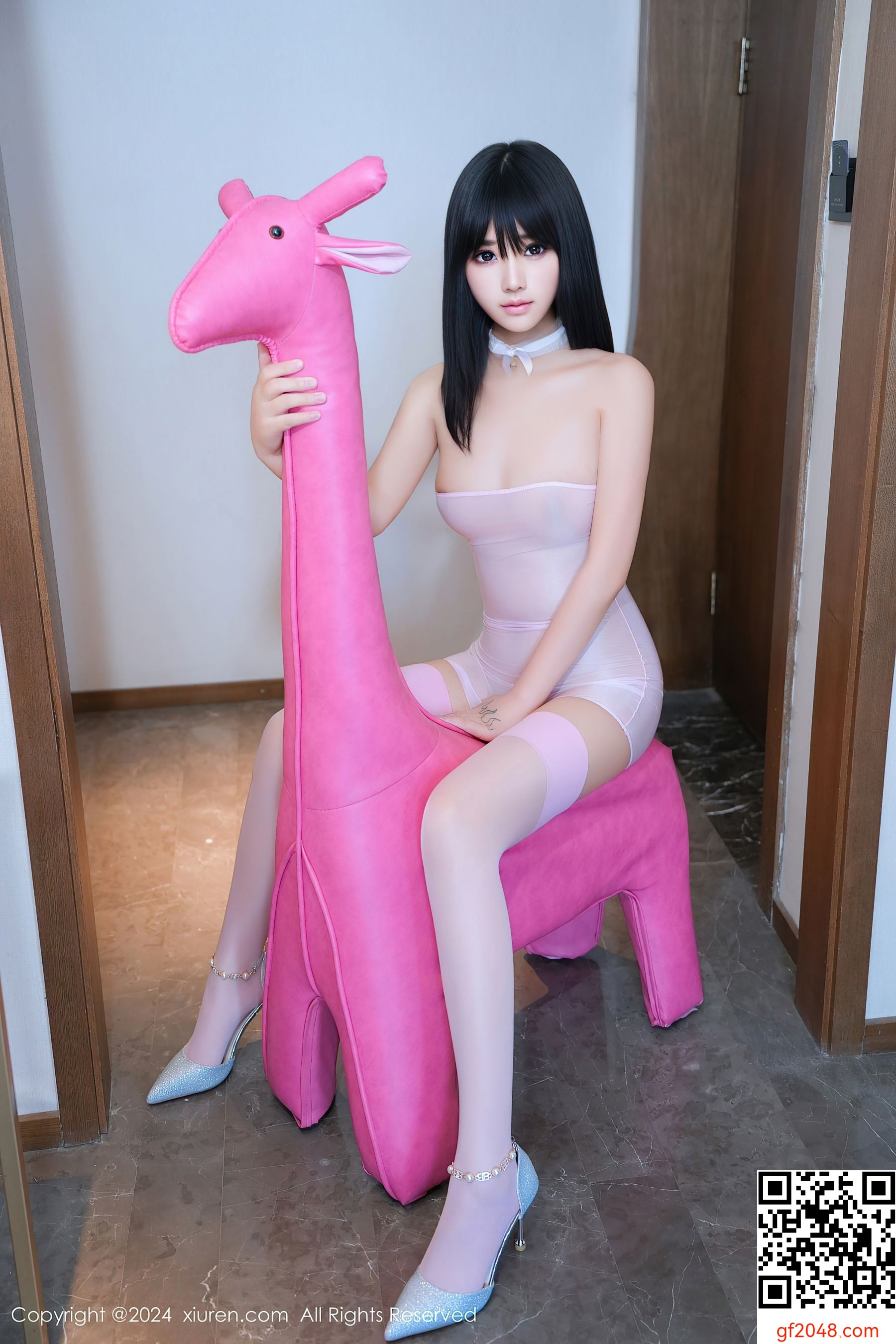 [XiuRen秀人网] No.8790 徐若兮 美腿丝袜
