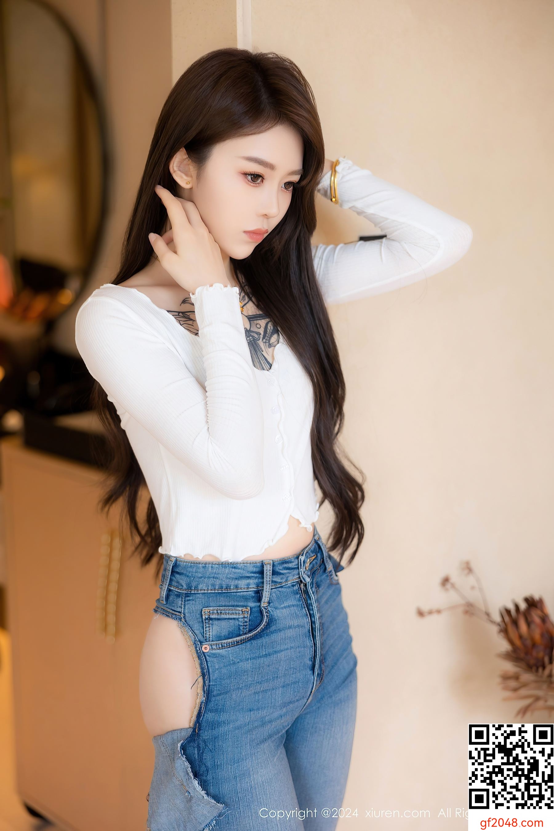 [XiuRen秀人网] No.8740 奶瓶. 美腿性感