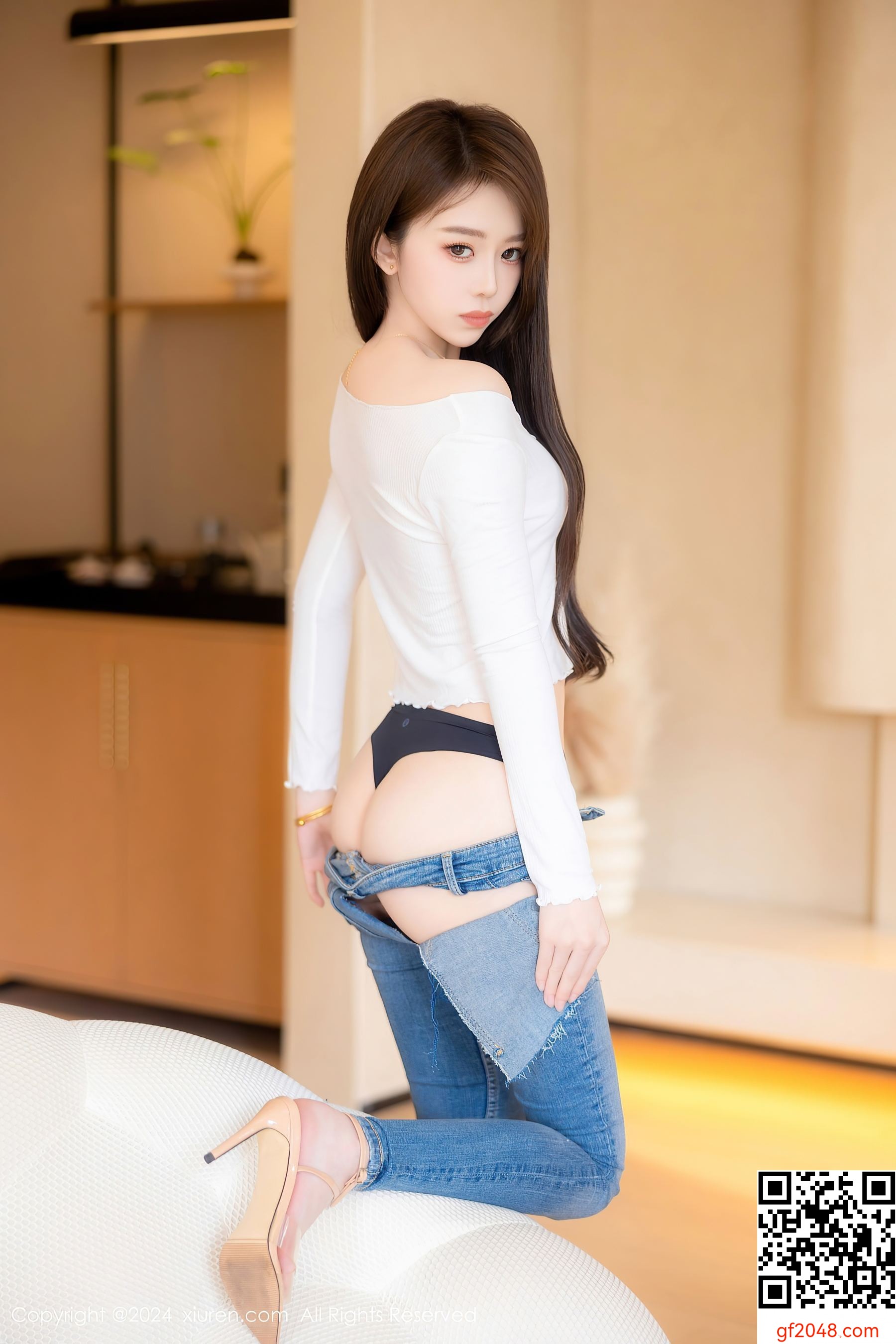 [XiuRen秀人网] No.8740 奶瓶. 美腿性感