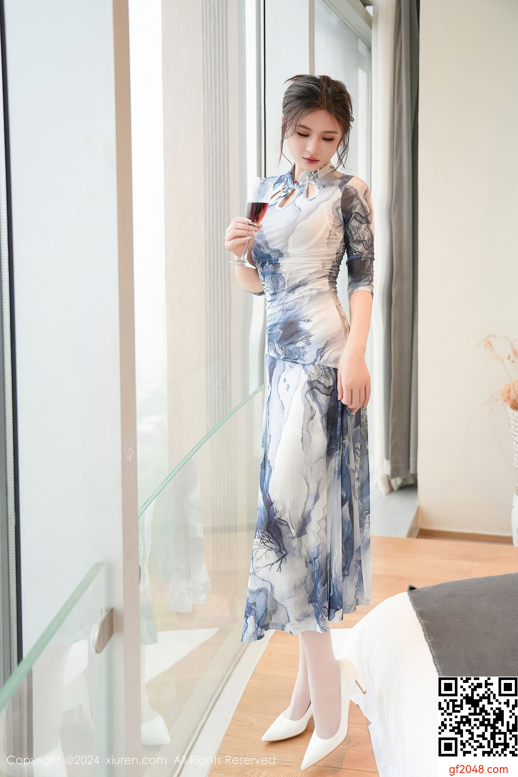 [XiuRen秀人网] No.8587 Emily尹菲 美腿丝袜