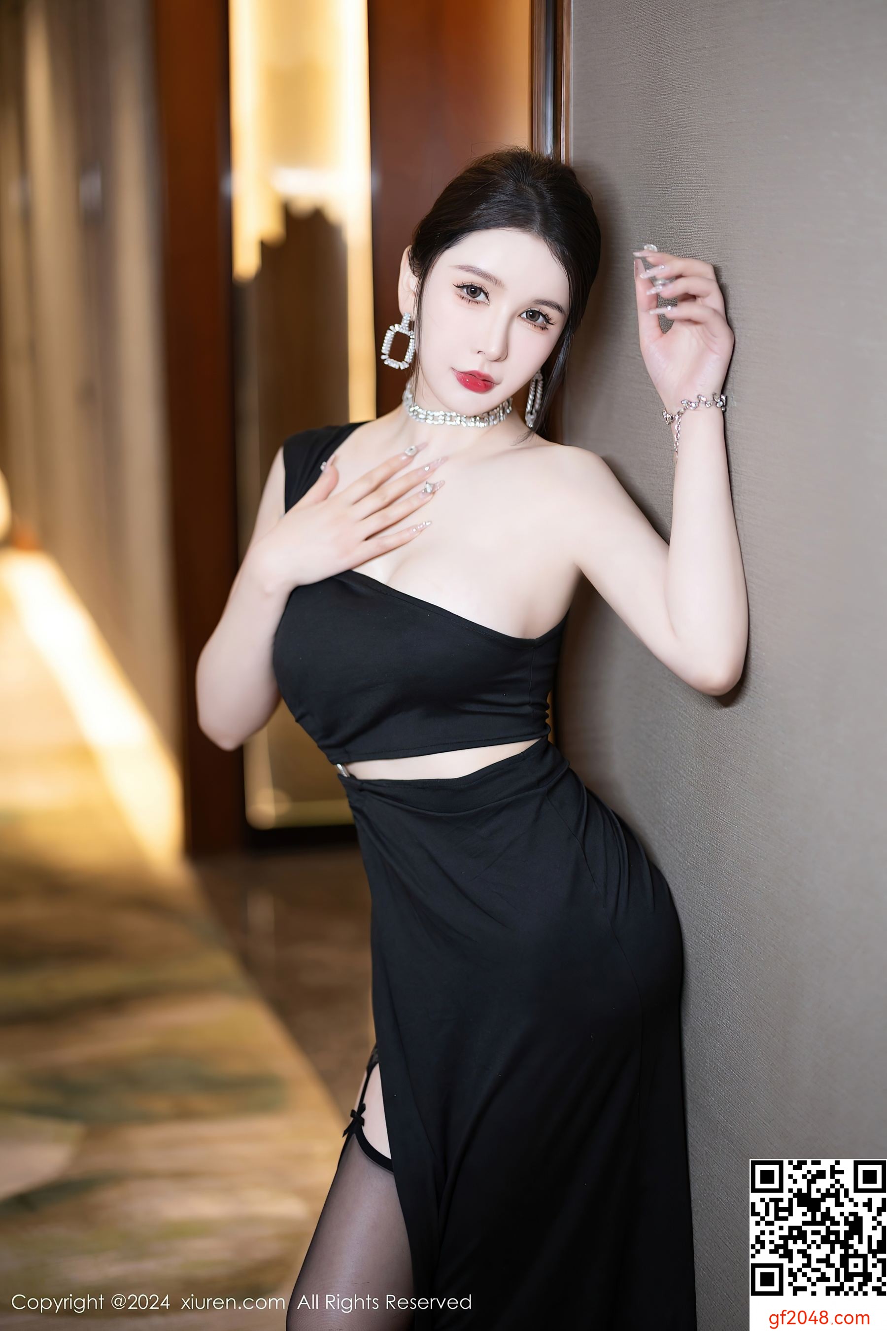 [XiuRen秀人网] No.8222 李丽莎 美腿黑丝