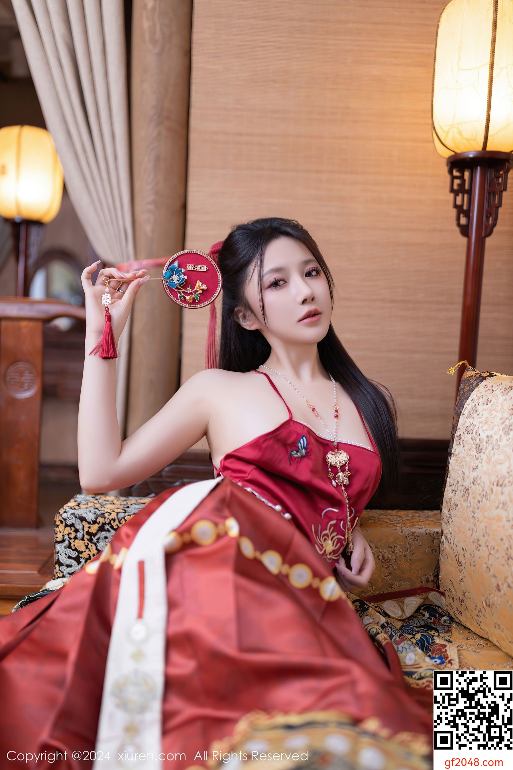 [XiuRen秀人网] No.8095 鱼子酱Fish 美腿妩媚