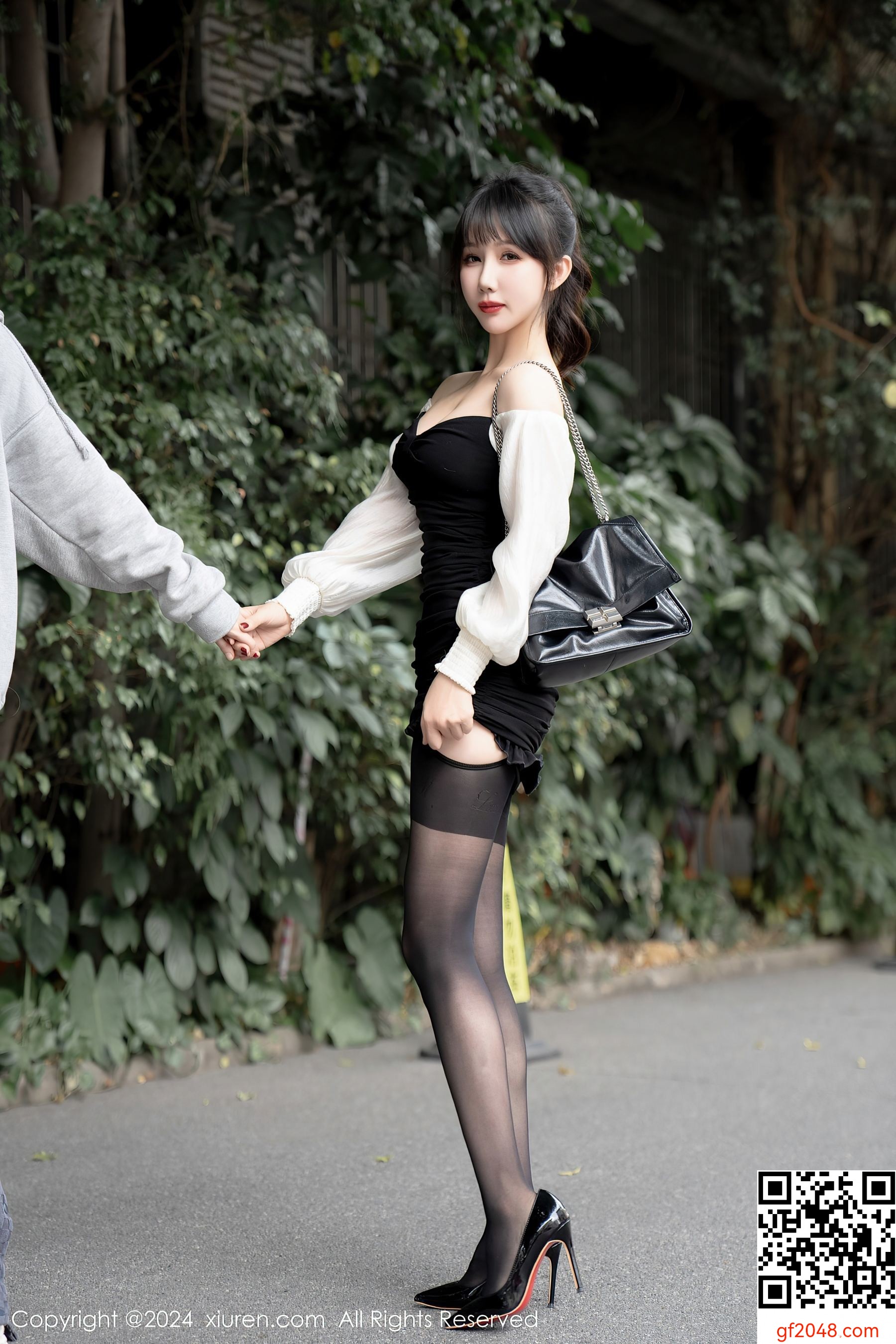 [XiuRen秀人网] No.7930 波巧酱 黑丝美臀