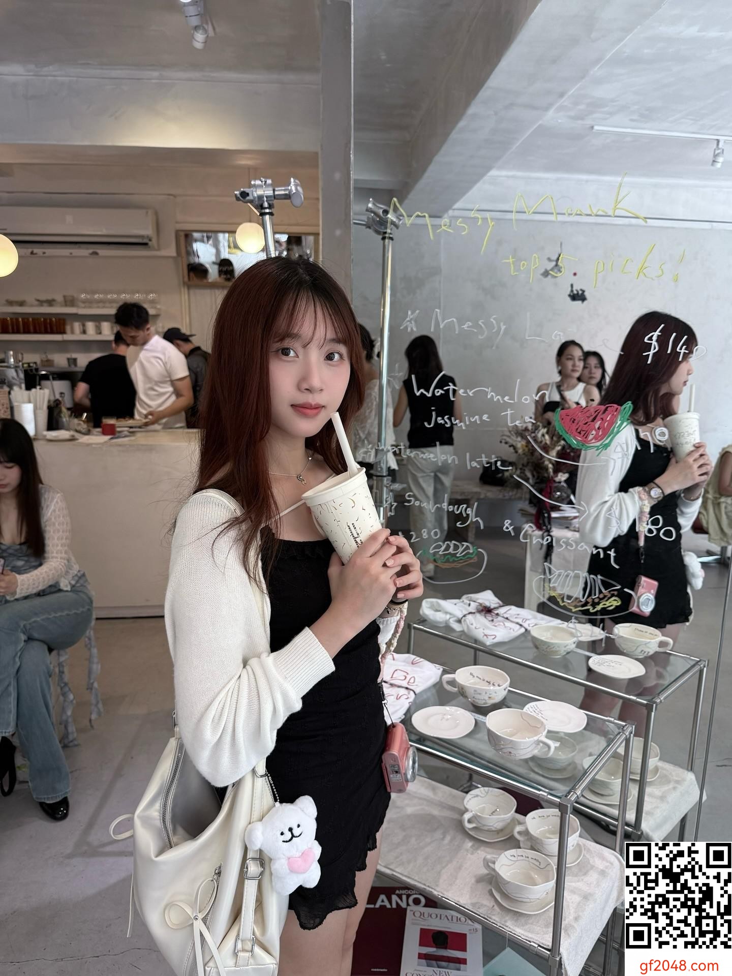 甜美幼態、纖腰雪肌   мι     ¨   一顰一笑都致命誘惑！ (14P)