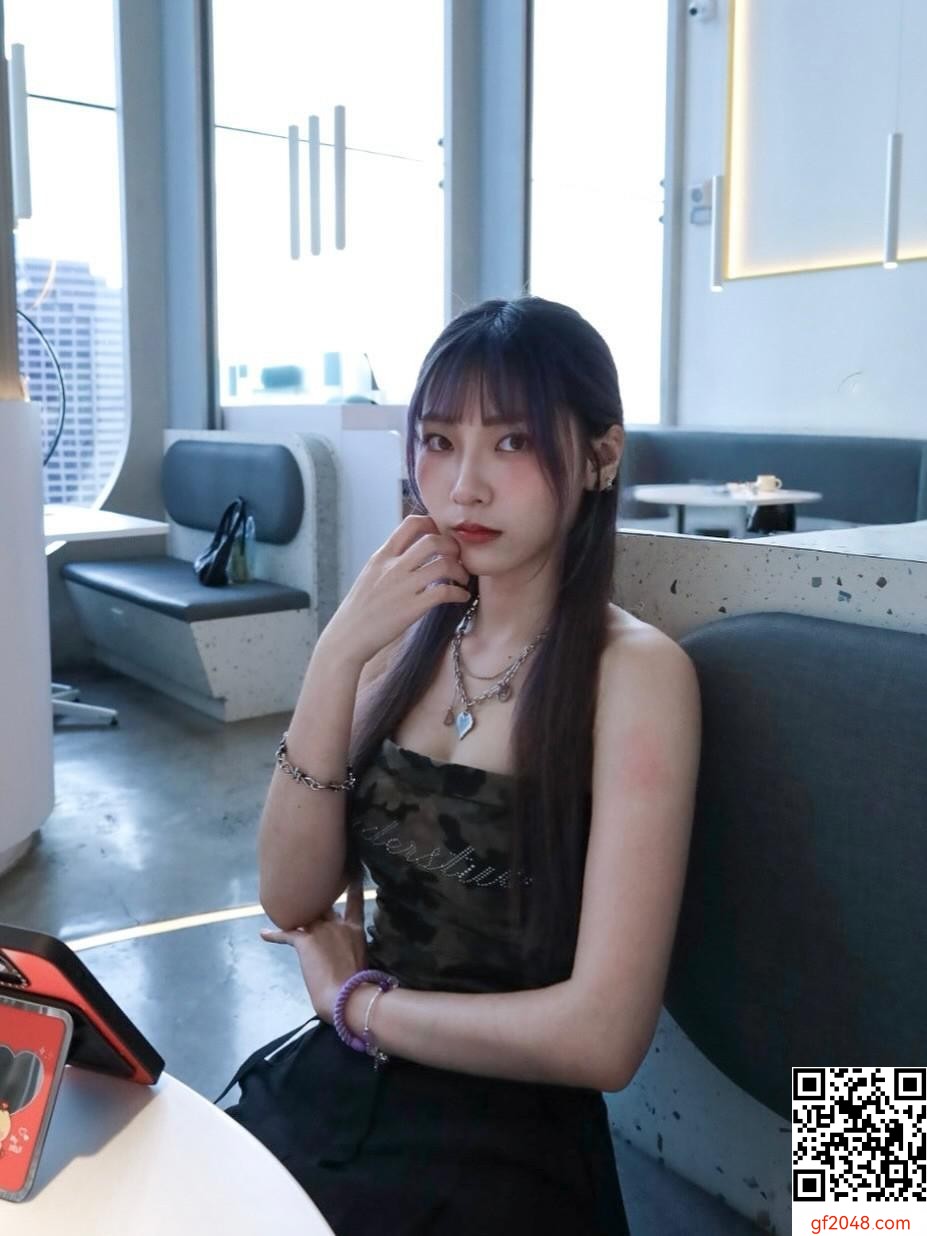 「曦肜」甜美臉龐 飽滿身材驚艷全場 (10P)