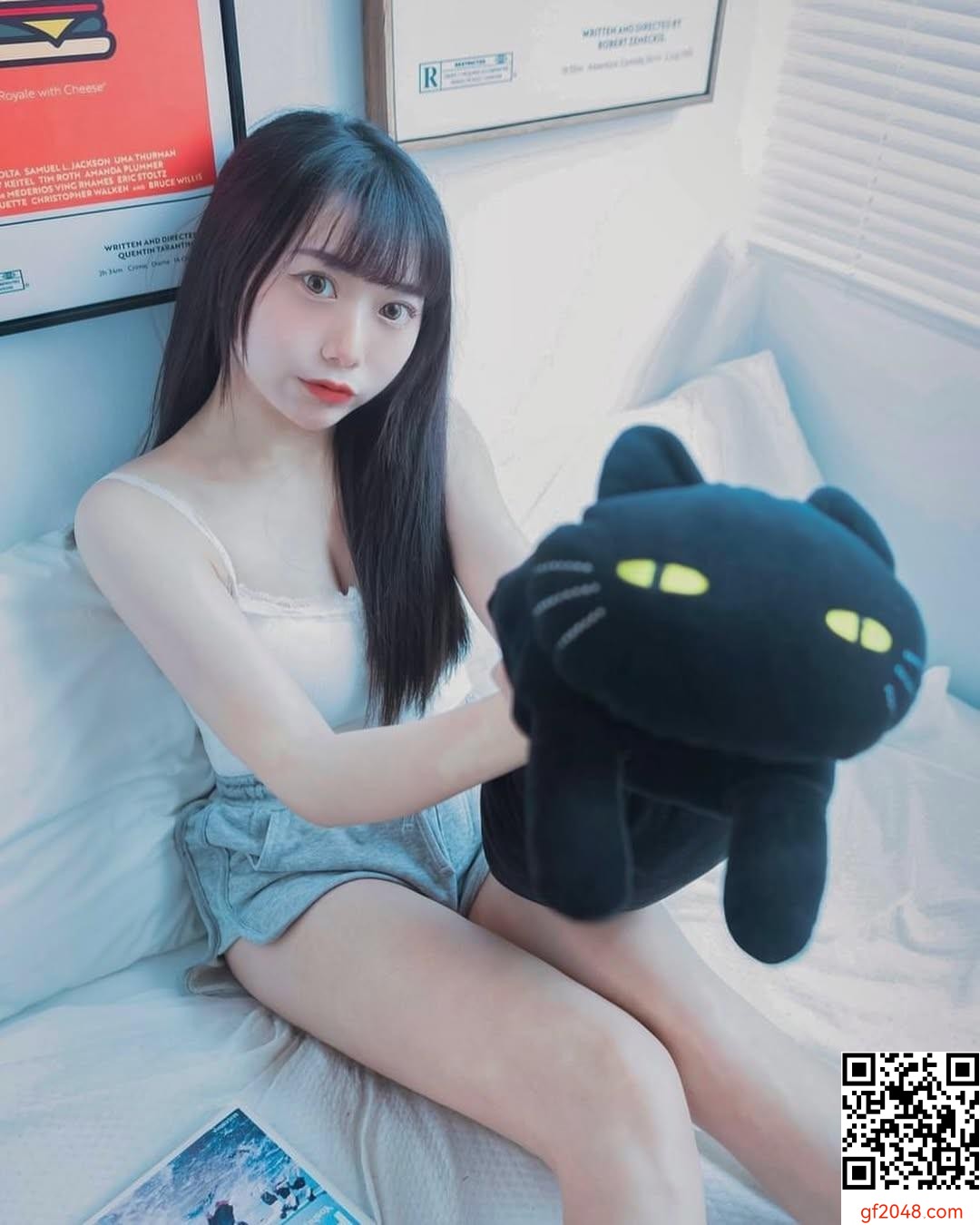 「妘薇yunwei」身材傲人狂放電 勾引沒有極限 (10P)