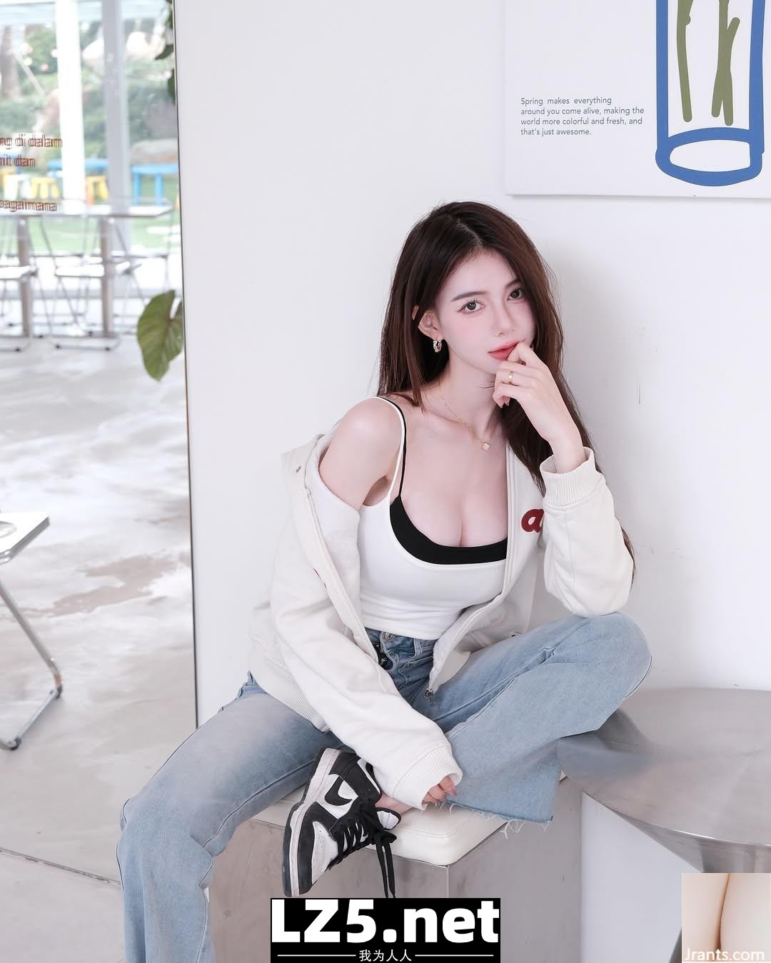 氣質美女「Zoey Zhang」優雅、曲線好兇 越看越惹火 (10P)