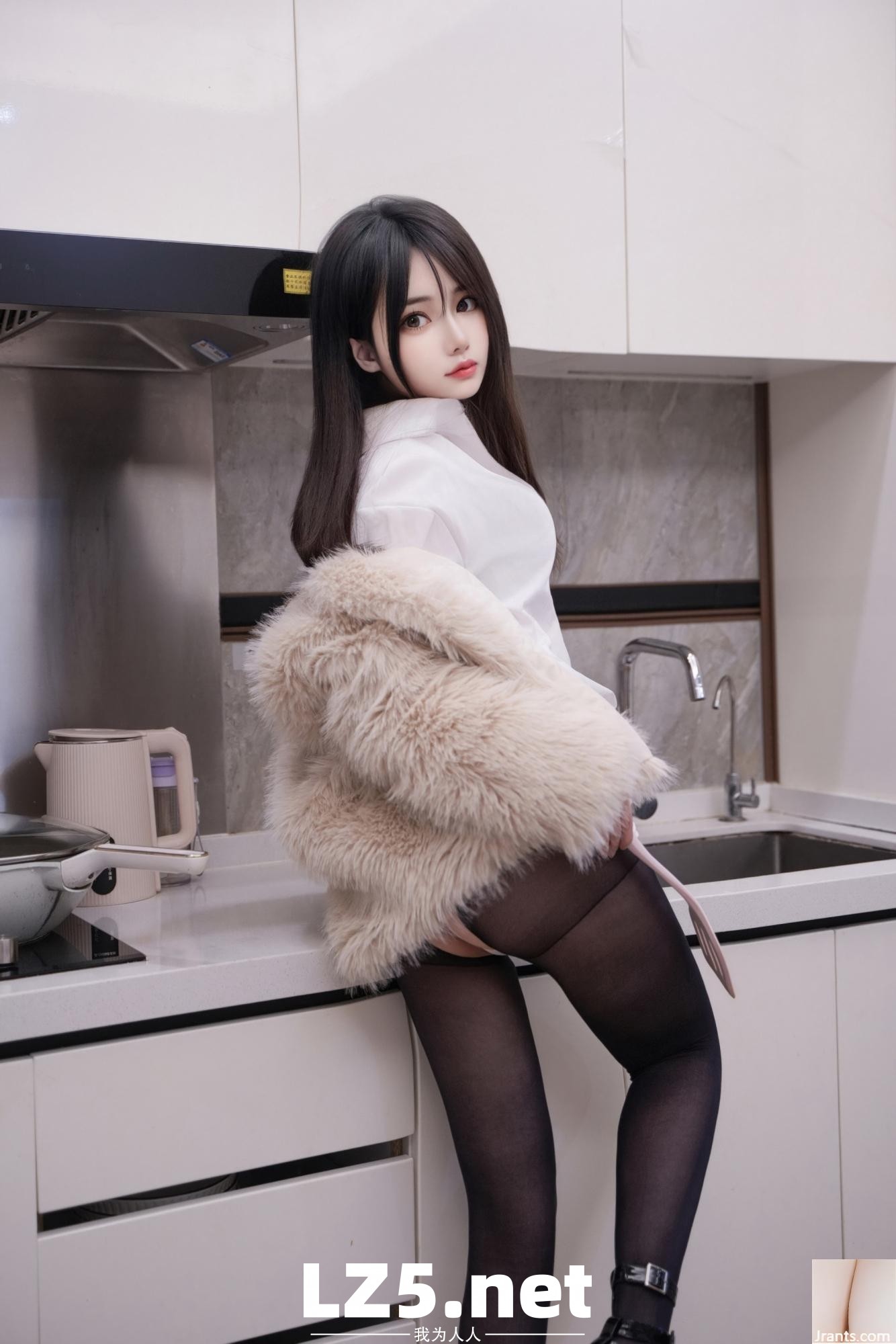 林月月 – 白衣黑絲 (65P)