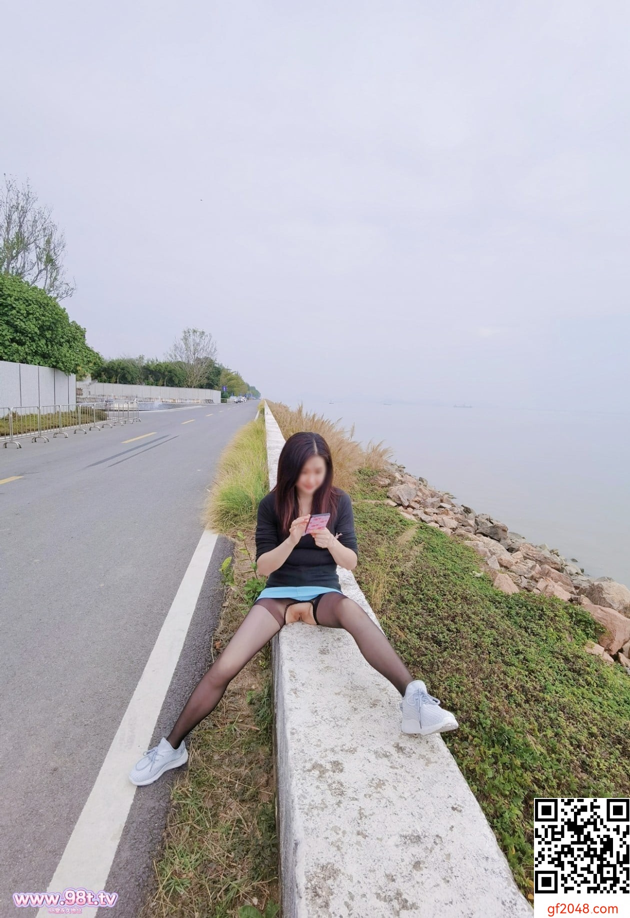 《小粉笔日记》开裆黑丝海堤露出，路过老司机无不急刹【19P】
