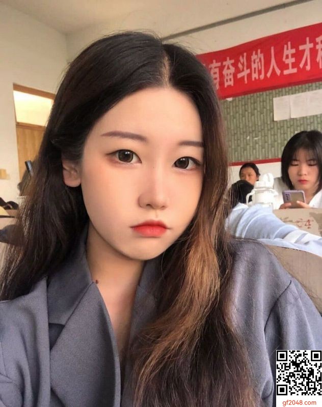 挺漂亮的小騷貨