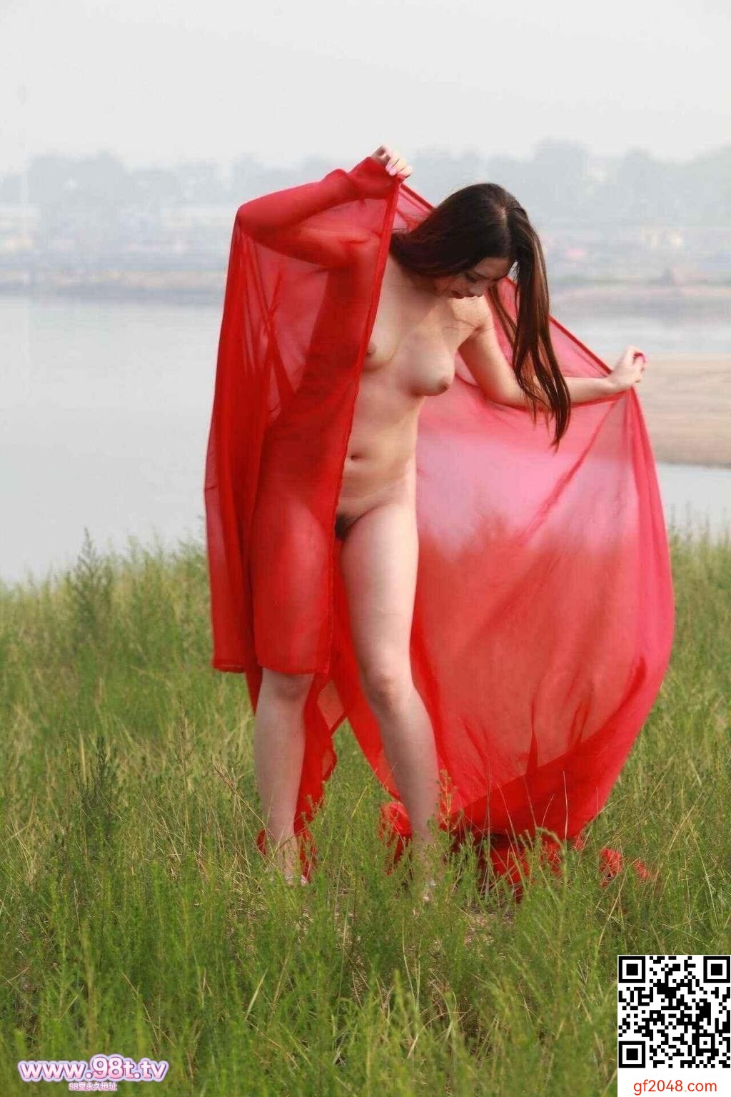 小骚逼喜欢户外露出拍摄[26P]