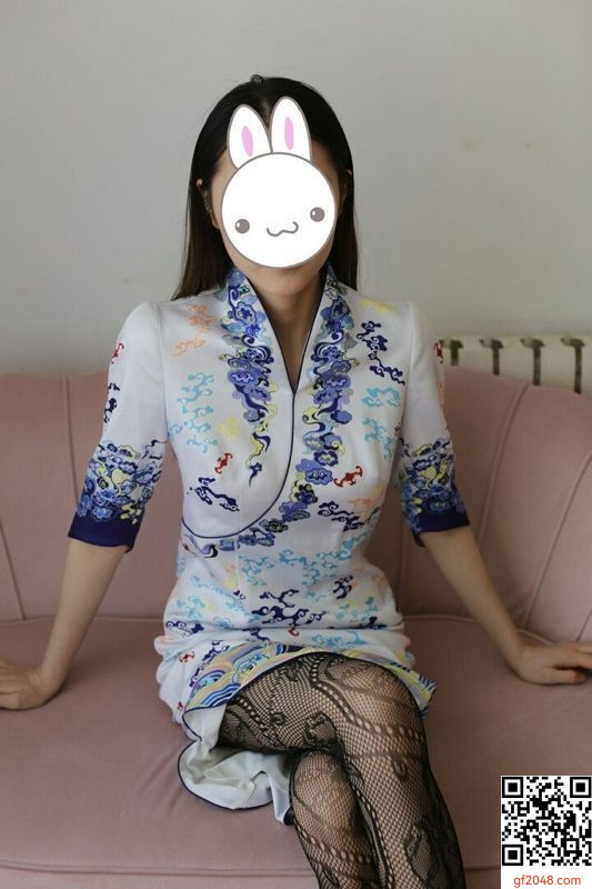 人瘦胸大，四肢修長，長相可以，優秀空姐