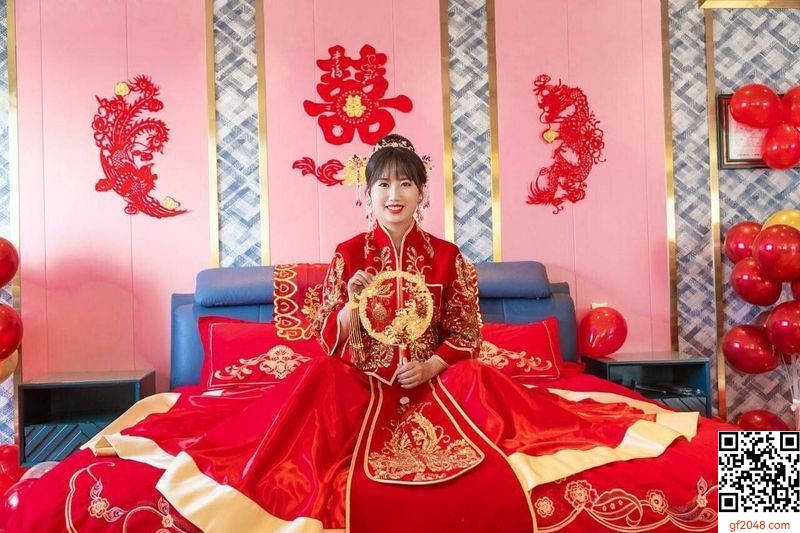 極品人妻開發豐滿肥臀婚紗流出